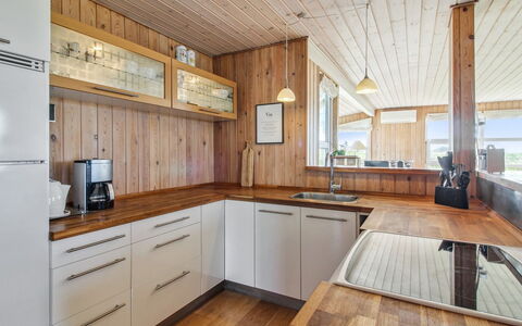 Thomsen - 475M from the Sea: Gulvbelægning, Køkken, Countertop, Indretning, Træ, Etage, Cabinetry, Loft, Trægulve, Møbel