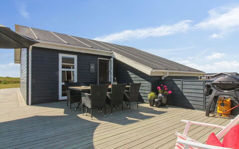 Thomsen - 475M from the Sea: Træ, Tag, Hjem, Arkitektur, Dør, Hus, Sommerhus, Udendørs Møbler, Sidespor, Dæk