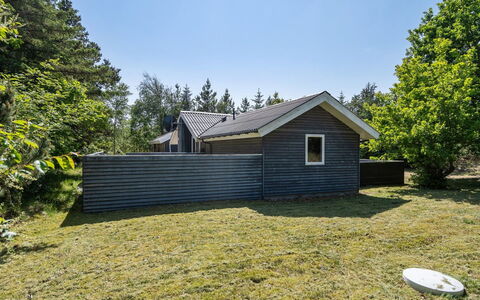 Aneline - 700M from the Sea: Møbel, Indretning, Gulvbelægning, Træ, Etage, Loft, Trægulve, Stol, Bord, Belysning
