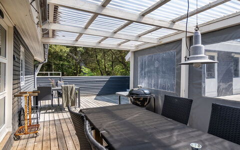 Aneline - 700M from the Sea: 