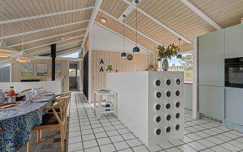 Hrefna - 500M from the Sea: Gulvbelægning, Indretning, Etage, Køkken, Loft, Lysarmatur, Countertop, Naturmateriale, Skygge, Stol
