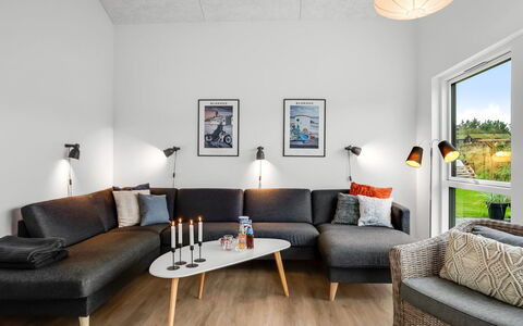 Egil - 1.5Km from the Sea: Møbel, Indretning, Stue, Couch, Kaffebord, Stol, Naturmateriale, Throw Pillow