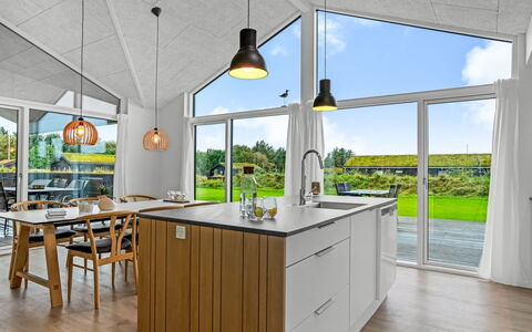 Egil - 1.5Km from the Sea: Loft, Indretning, Køkken, Lysarmatur, Countertop, Køkken & Spisebord, Stol, Hårdttræ, Naturmateriale, Bejdse