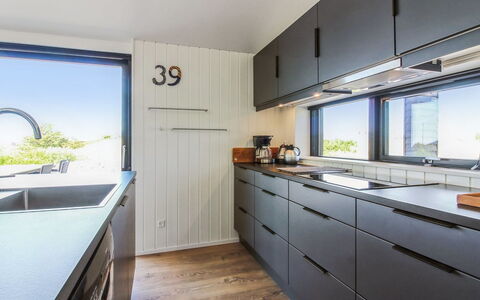 Kristiina - 500M from the Sea: Køkken, Træ, Countertop, Køkken Apparat, Cabinetry, Tap, Sanitærarmatur, Håndvask, Køkkenvask, Større Bandage