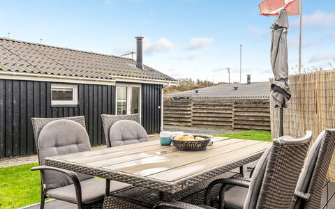 Kielo - 200M to the Fjord: Arkitektur, Skygge, Udendørs Struktur, Stol, Have, Pergola, Blomsterkrukke, Markise, Landscaping, Udendørs Møbler