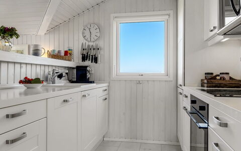 Minka - 58M from the Sea: Køkken, Countertop, Træ, Indretning, Større Bandage, Gulvbelægning, Køkken Apparat, Cabinetry, Loft, Hjem