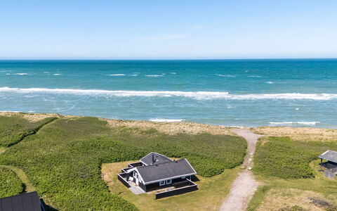 Minka - 58M from the Sea: Økoregion, Kyst, Hav, Land Lot, Sommerhus, Coastal Og Oceaniske Landskabsformer, Ocean, Kyst, Hældning, Strand