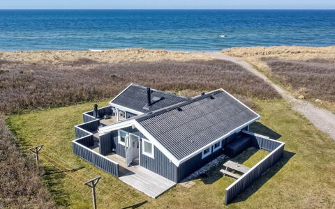 Minka - 58M from the Sea: Hjem, Hus, Sommerhus, Estate, Sidespor, Hårdttræ, Veranda, Planke, Stuehus, Villa