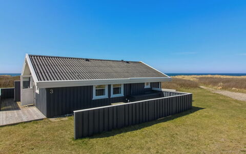Minka - 58M from the Sea: Tag, Sommerhus, Hjem, Skygge, Sidespor, Stuehus, Veranda, Udendørs Struktur, Garden Bygninger