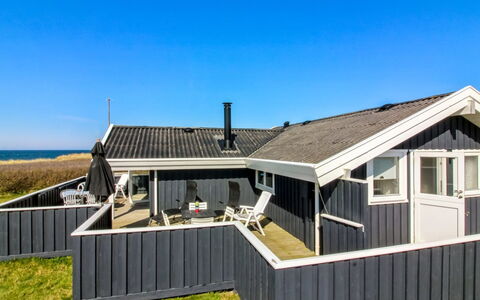 Minka - 58M from the Sea: Tag, Sommerhus, Hjem, Skygge, Sidespor, Stuehus, Veranda, Udendørs Struktur, Garden Bygninger