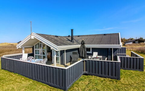 Minka - 58M from the Sea: Tag, Sommerhus, Hjem, Skygge, Sidespor, Stuehus, Veranda, Udendørs Struktur, Garden Bygninger