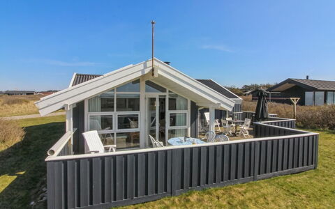 Minka - 58M from the Sea: Tag, Sommerhus, Hjem, Skygge, Sidespor, Stuehus, Veranda, Udendørs Struktur, Garden Bygninger