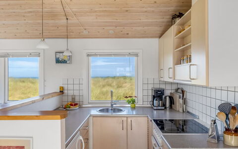 Nikoletta - 50M from the Sea: Træ, Gulvbelægning, Loft, Køkken, Køkken Apparat, Bejdse, Hårdttræ, Husholdningsapparat, Trægulve, Krydsfiner