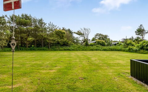 Apelone - 800M from the Sea: Møbel, Indretning, Gulvbelægning, Træ, Etage, Loft, Trægulve, Stol, Bord, Belysning