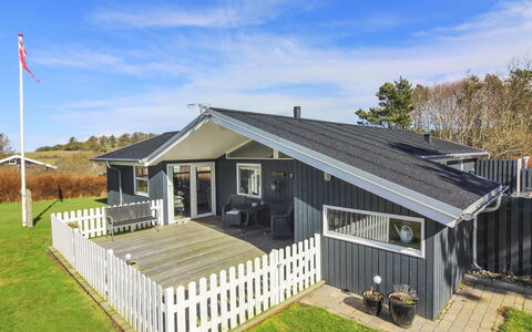 Fridhild - 875M from the Sea: Møbel, Indretning, Gulvbelægning, Træ, Etage, Loft, Trægulve, Stol, Bord, Belysning