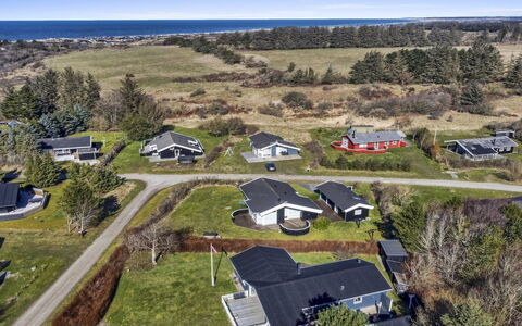 Fridhild - 875M from the Sea: Møbel, Indretning, Gulvbelægning, Træ, Etage, Loft, Trægulve, Stol, Bord, Belysning