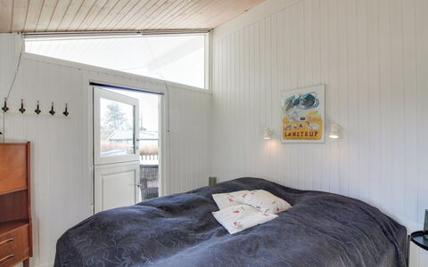 Fridhild - 875M from the Sea: Træ, Loft, Soveværelse, Hårdttræ, Lysarmatur, Bejdse, Planke, Trægulve, Sengetøj, Seng