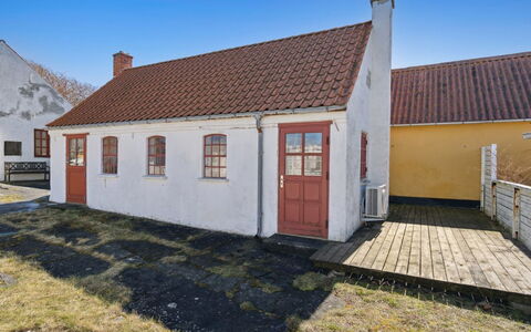 Bedri - 100M from the Sea: Væg, Tag, Hus, Sommerhus, Dør, Hjem, Menneskelig Bosættelse, Landdistrikt, Murværk, Skydevindue