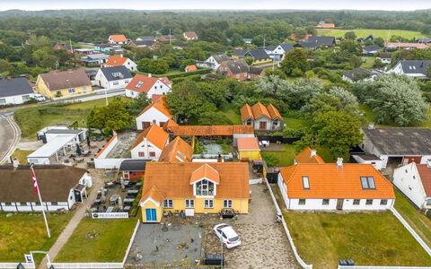 Bedri - 100M from the Sea: Boligområde, Bygning, Hus, Tag, Hjem, Forstad, Kvarter, Fugleperspektiv, Stad, Arkitektur