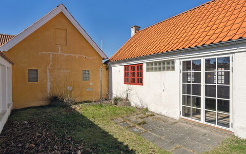 Bedri - 100M from the Sea: Indretning, Loft, Lejlighed, Gulvbelægning, Møbel, Etage, Værelse, Belysning, Hjem, Couch