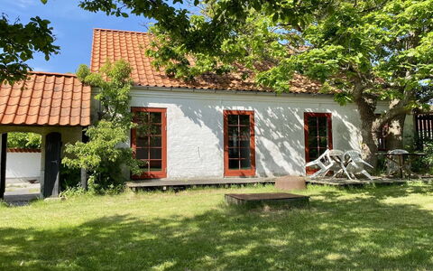 Natalija - 100M from the Sea: Bygning, Hus, Hjem, Sommerhus, Boligområde, Tag, Dør, Menneskelig Bosættelse, Lawn