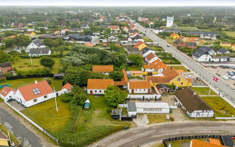 Natalija - 100M from the Sea: Boligområde, Bygning, Hus, Tag, Hjem, Forstad, Byområde, Kvarter, Vej, Stad