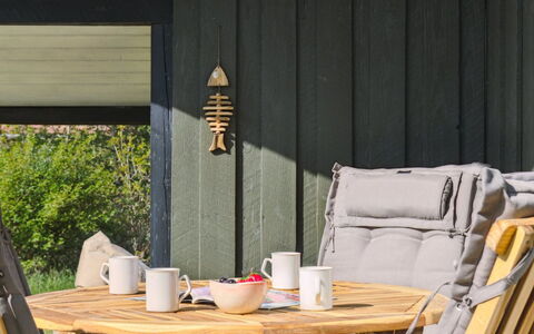 Irlin - 600M from the Sea: Loft, Gulvbelægning, Indretning, Etage, Kompositmateriale, Møbel, Udvej, Hotel, Design, Dagslys