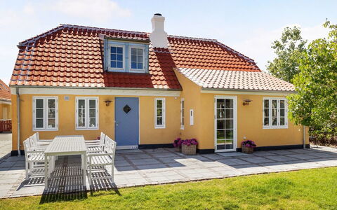 Karmen - 100M from the Sea: Tag, Hjem, Sommerhus, Estate, Udendørs Møbler, Gård, Udendørs Bord, Gårdsplads, Backyard, Villa