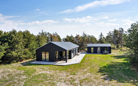 Erke - 500M from the Sea: Hjem, Sommerhus, Garden Bygninger, Eng, Skur, Stuehus, Sidespor, Bjælkehytte, Hytte