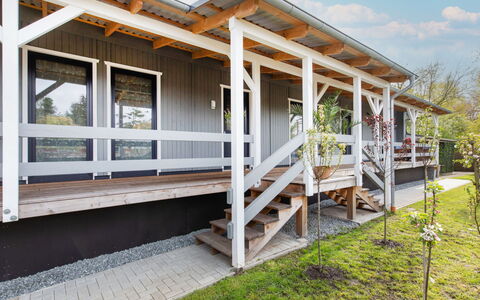 Wingst 100: Ejendom, Plante, Sky, Træ, Bygning, Skygge, Land Lot, Himmel, Sommerhus, Sidespor