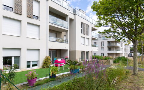 Cancale 160: Plante, Bygning, Ejendom, Vindue, Himmel, Træ, Urban Design, Land Lot, Sky