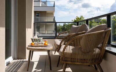 Cancale 160: Møbel, Ejendom, Himmel, Sky, Plante, Bord, Bygning, Blomsterkrukke, Udendørs Møbler, Udendørs Bord