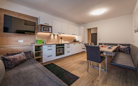 Hippach 500: Cabinetry, Møbel, Countertop, Bygning, Træ, Skuffe, Køkken, Indretning, Komfort, Bejdse