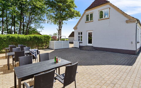 Essie - 20Km from the Sea: Træ, Tag, Arkitektur, Hjem, Hus, Sommerhus, Sidespor, Hårdttræ, Hældning, Estate