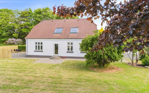 Essie - 20Km from the Sea: Hjem, Sommerhus, Veranda, Hårdttræ, Sidespor, Dæk, Skygge, Planke, Estate, Garden Bygninger