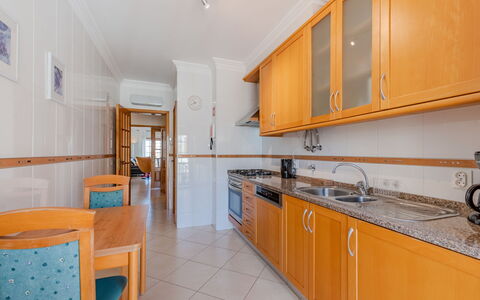 Sunny Beach Casa-M: Træ, Gulvbelægning, Etage, Lejlighed, Bejdse, Hårdttræ, Klarlak, Trægulve, Køkken, Cabinetry