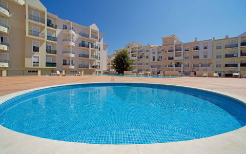 Sunny Beach Casa-M: Vand, Himmel, Daytime, Ejendom, Bygning, Vindue, Blå, Azure, Svømmepøl, Hus