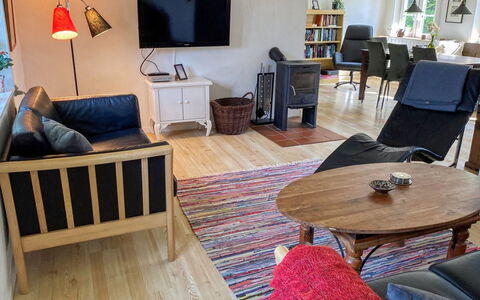 Hansen - 5.2Km from the Sea: Tag, Hus, Land Lot, Hjem, Sommerhus, Estate, Garden Bygninger, Skygge, Bjælkehytte, Landscaping