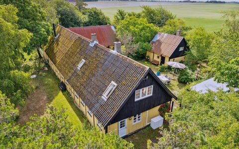 Hansen - 5.2Km from the Sea: Tag, Hus, Land Lot, Hjem, Sommerhus, Estate, Garden Bygninger, Skygge, Bjælkehytte, Landscaping