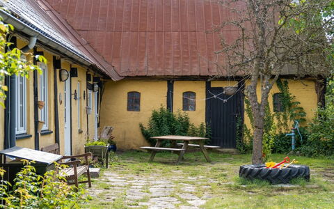 Hansen - 5.2Km from the Sea: Tag, Hus, Land Lot, Hjem, Sommerhus, Estate, Garden Bygninger, Skygge, Bjælkehytte, Landscaping