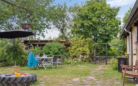 Hansen - 5.2Km from the Sea: Tag, Hus, Land Lot, Hjem, Sommerhus, Estate, Garden Bygninger, Skygge, Bjælkehytte, Landscaping