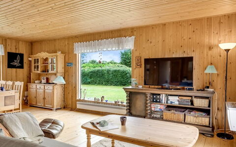 Rikhard - 75M from the Sea: Tag, Hus, Land Lot, Hjem, Sommerhus, Estate, Garden Bygninger, Skygge, Bjælkehytte, Landscaping