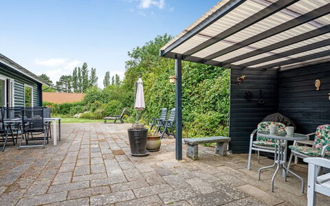Rikhard - 75M from the Sea: Tag, Hus, Land Lot, Hjem, Sommerhus, Estate, Garden Bygninger, Skygge, Bjælkehytte, Landscaping