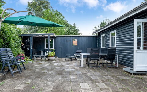 Rikhard - 75M from the Sea: Tag, Hus, Land Lot, Hjem, Sommerhus, Estate, Garden Bygninger, Skygge, Bjælkehytte, Landscaping