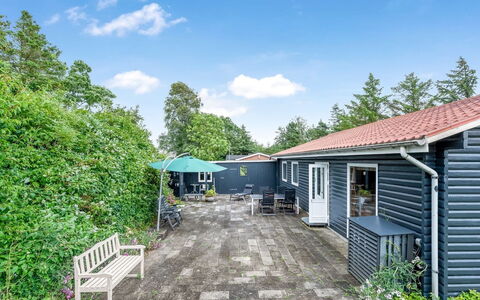 Rikhard - 75M from the Sea: Tag, Hus, Land Lot, Hjem, Sommerhus, Estate, Garden Bygninger, Skygge, Bjælkehytte, Landscaping