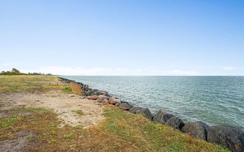 Rikhard - 75M from the Sea: Tag, Hus, Land Lot, Hjem, Sommerhus, Estate, Garden Bygninger, Skygge, Bjælkehytte, Landscaping