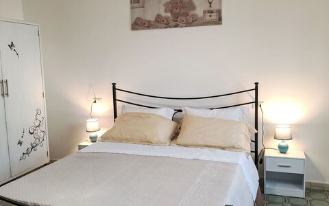 Patrizia: Seng, Soveværelse, Sengetøj, Møbel, Sengetøj, Sengetøj, Indretning, Etage, Bed Frame, Gulvbelægning