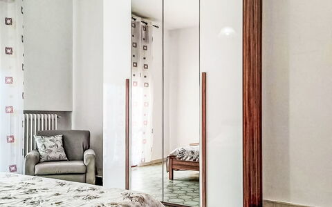 Patrizia: Træ, Møbel, Indretning, Gulvbelægning, Hjem, Værelse, Etage, Soveværelse, Cabinetry, Seng