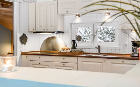 Valda - 1.5Km from the Sea: Indretning, Træ, Møbel, Køkken, Loft, Gulvbelægning, Belysning, Countertop, Køkken Apparat, Cabinetry