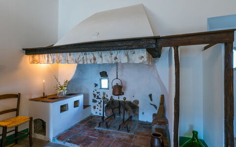 Sovicille 609: Møbel, Ejendom, Bygning, Indretning, Træ, Cabinetry, Etage, Bed Frame, Hus, Gulvbelægning